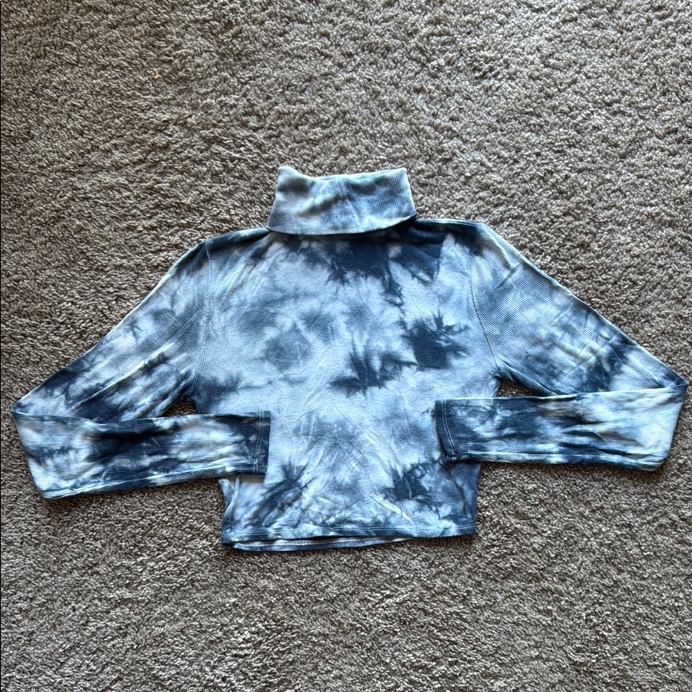 Tie-Dye Turtleneck Crop Top